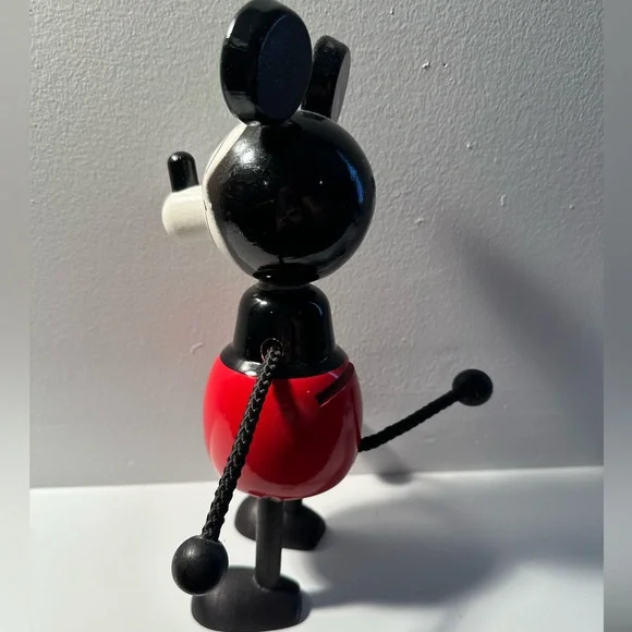 Precious and absolutely iconic, Classic Mickey wooden piggy bank - Picture 4 of 7